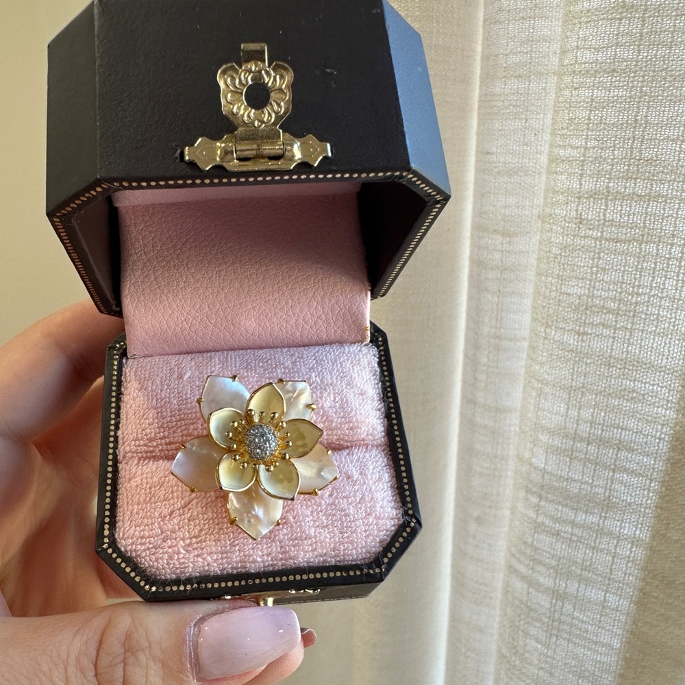 Juicy Couture Vintage Mother of Pearl Flower Ring